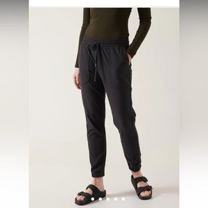 Athleta Farallon jogger black size 12.